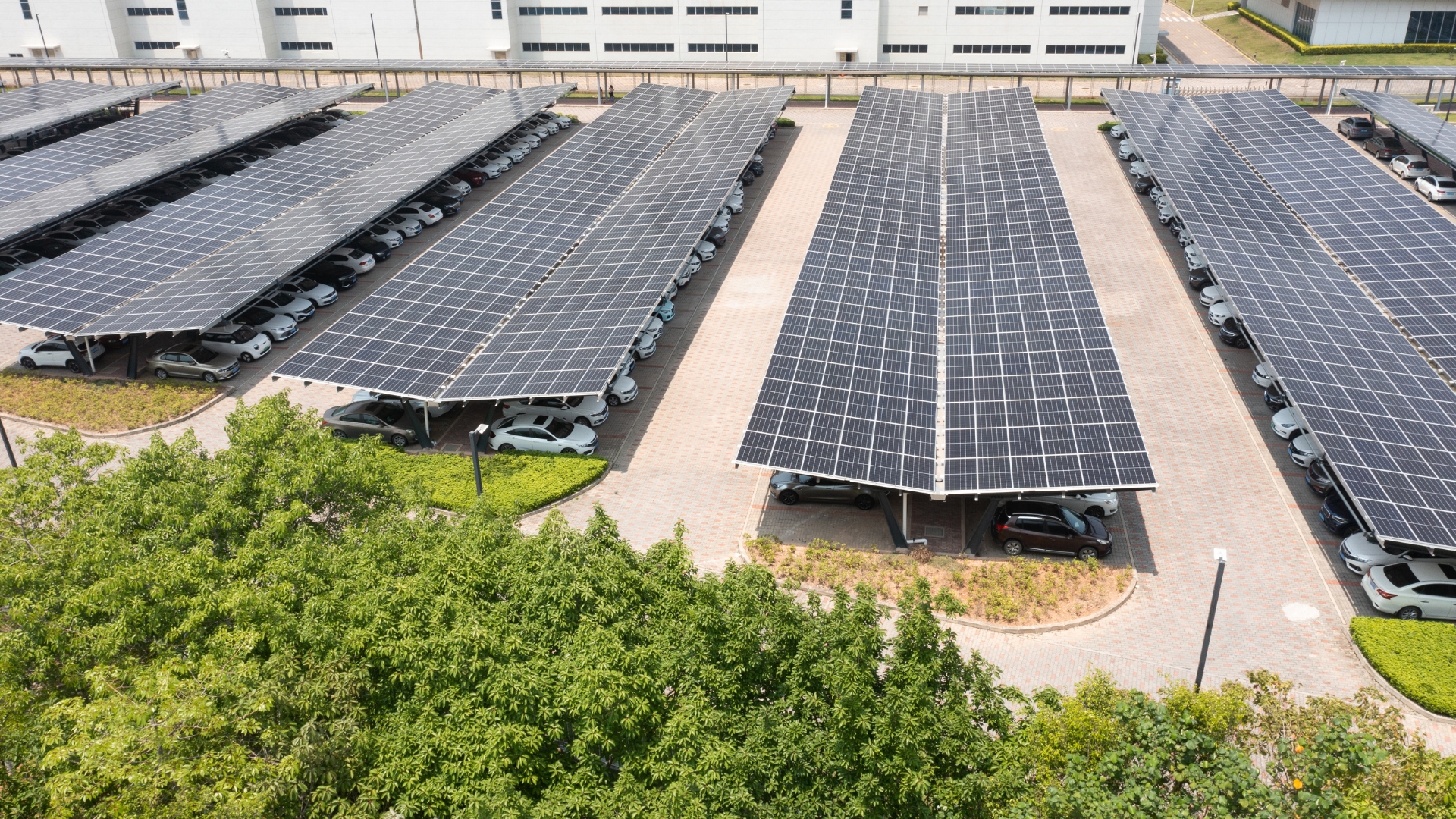Photovoltaïque : obligations pour les parkings